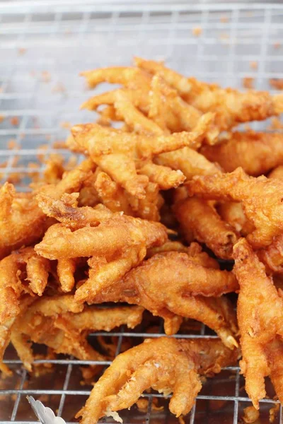 Fried chicken feet is delicious in the market — Stock Photo, Image