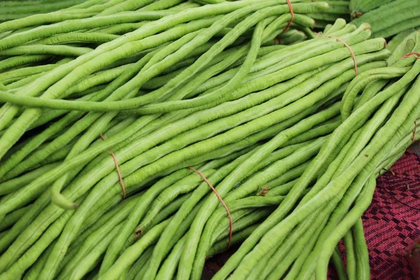 Fagiolo lungo per cucinare nel mercato — Foto Stock