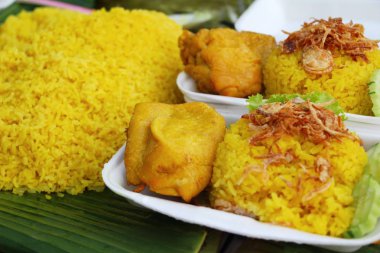 Tavuk biryani pirinç lezzetli ve sos