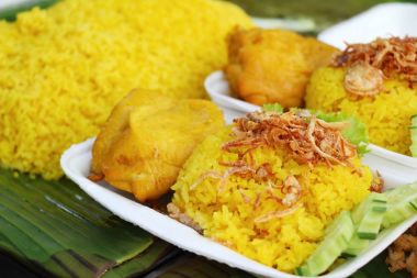 Tavuk biryani pirinç lezzetli ve sos