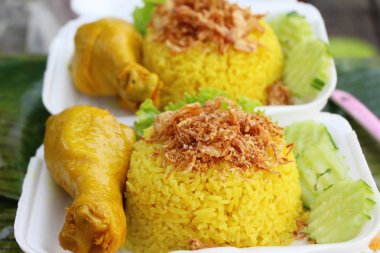 Tavuk biryani pirinç lezzetli ve sos