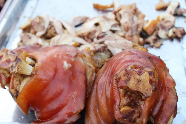 Patata de cerdo guisada deliciosa en comida callejera — Foto de Stock