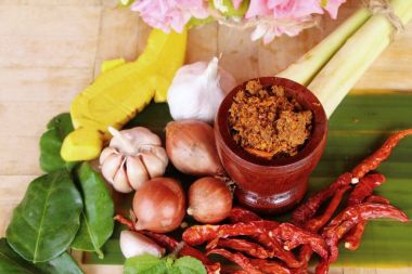 Chili Yapıştır acılı baharatlarla lezzetlidir