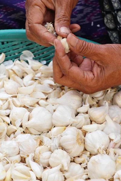 Garlic in the market — Stock Photo, Image