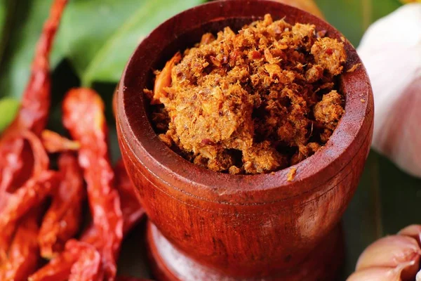 Chili Yapıştır acılı baharatlarla lezzetlidir