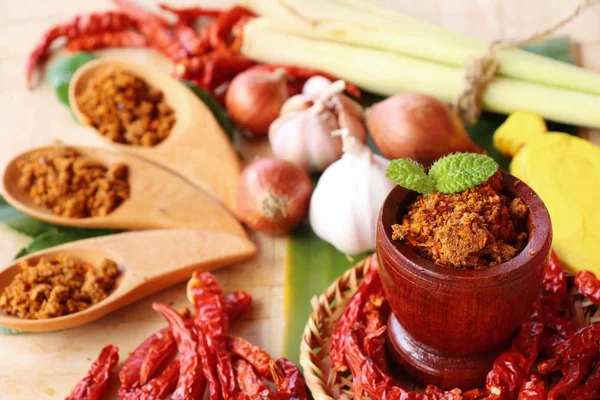 Chilipaste würzig ist köstlich mit Gewürzen — Stockfoto