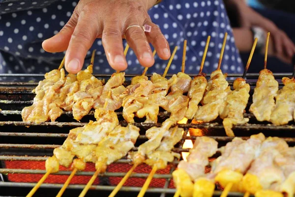 Izgara domuz eti satay Ocak, sokak gıda