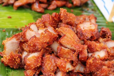 Sokak gıda Sarımsak soslu kızarmış domuz eti