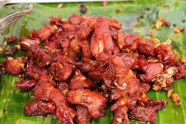 Sokak gıda Sarımsak soslu kızarmış domuz eti