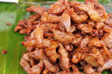 Sokak gıda Sarımsak soslu kızarmış domuz eti