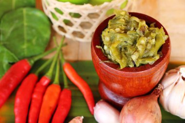 Nam Prik Num (Kuzey Tay biber daldırma yeşil) 