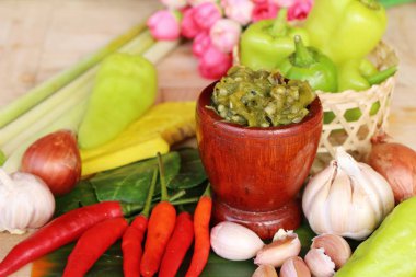 Nam Prik Num (Kuzey Tay biber daldırma yeşil) 