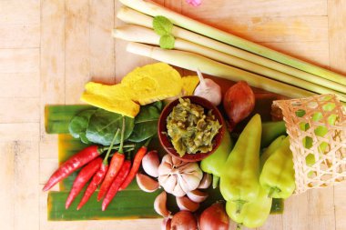 Nam Prik Num (Kuzey Tay biber daldırma yeşil) 