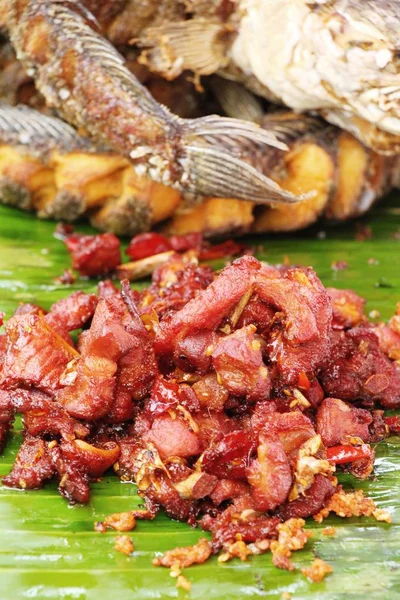 Sokak gıda Sarımsak soslu kızarmış domuz eti