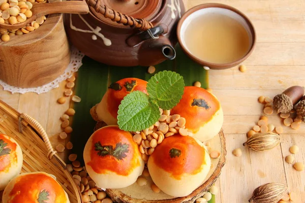 Festival moon pasta - Çin kek ve çay