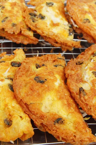 Kızarmış istiridye omlet ile gevrek nefis