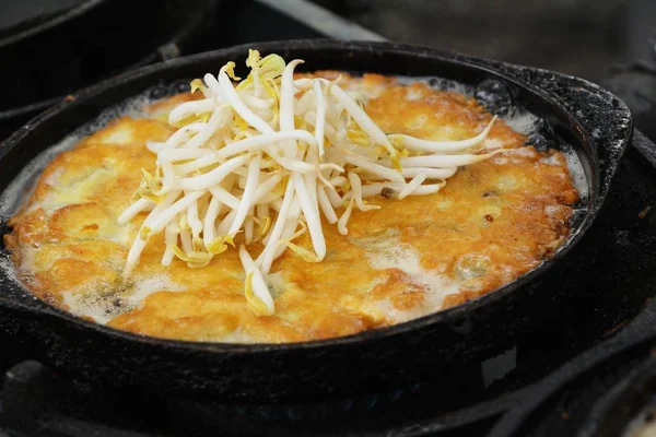 Kızarmış istiridye omlet ile gevrek nefis