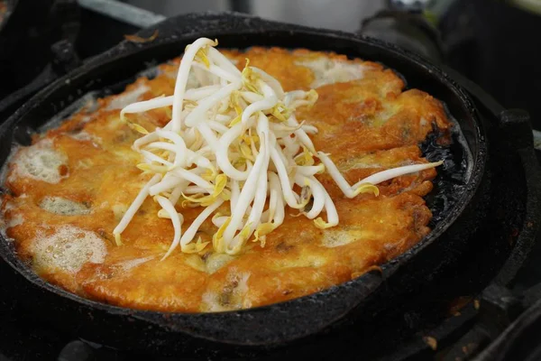 Kızarmış istiridye omlet ile gevrek nefis