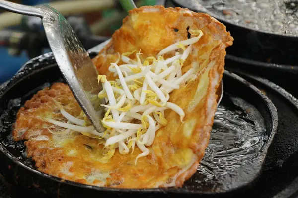 Kızarmış istiridye omlet ile gevrek nefis