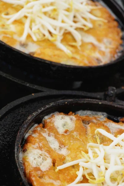 Kızarmış istiridye omlet ile gevrek nefis