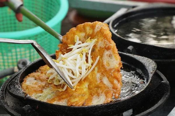 Kızarmış istiridye omlet ile gevrek nefis