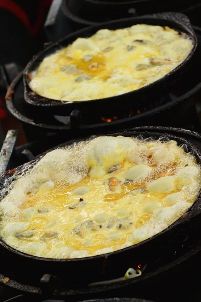 Kızarmış istiridye omlet ile gevrek nefis