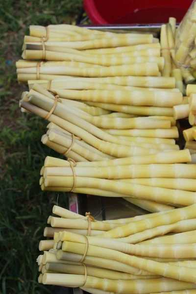 Słodki bambus strzelają do gotowania na rynku — Zdjęcie stockowe