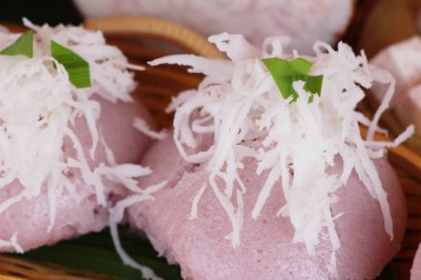 Cevizli tatlı taro kek lezzetli haşlanmış