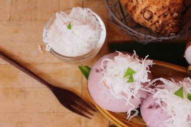 Cevizli tatlı taro kek lezzetli haşlanmış