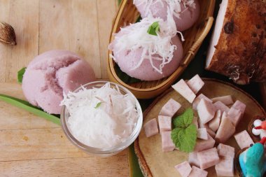 Cevizli tatlı taro kek lezzetli haşlanmış