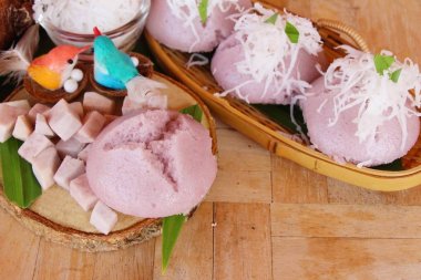 Cevizli tatlı taro kek lezzetli haşlanmış