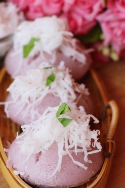 Cevizli tatlı taro kek lezzetli haşlanmış