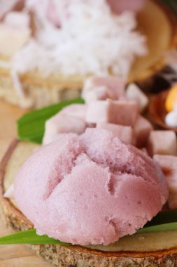 Cevizli tatlı taro kek lezzetli haşlanmış