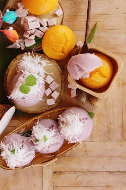 Cevizli tatlı taro kek lezzetli haşlanmış