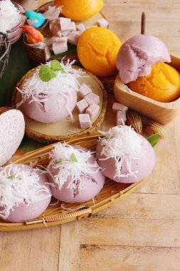 Cevizli tatlı taro kek lezzetli haşlanmış