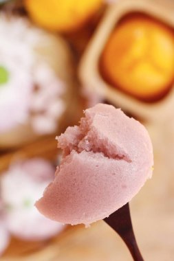 Cevizli tatlı taro kek lezzetli haşlanmış