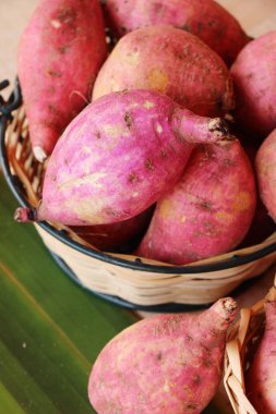 Taze yam ve yemek pişirmek için dilim