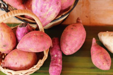 Taze yam ve yemek pişirmek için dilim