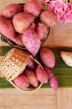 Taze yam ve yemek pişirmek için dilim