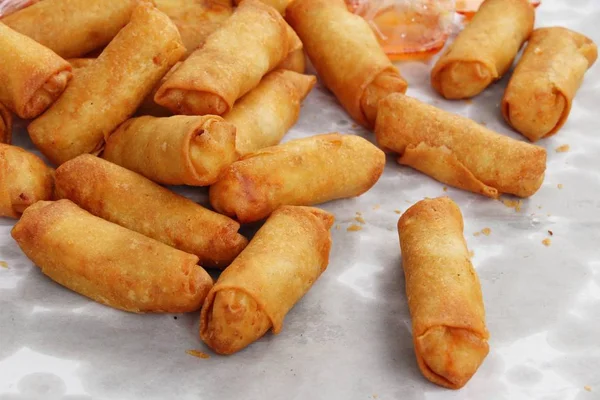 Meze yemek için geleneksel tava böreği