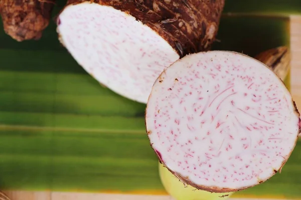 Fresh taro root for cooking — Stock Photo, Image