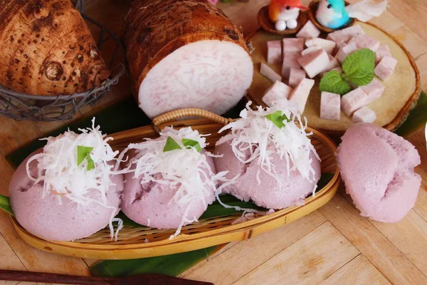 Cevizli tatlı taro kek lezzetli haşlanmış