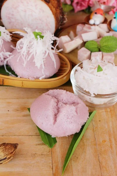 Cevizli tatlı taro kek lezzetli haşlanmış