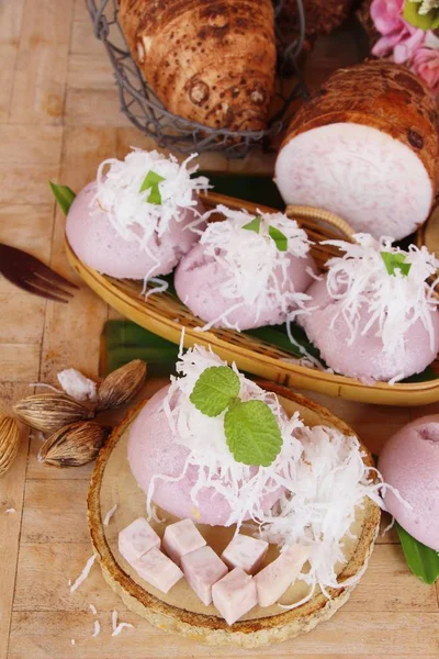 Cevizli tatlı taro kek lezzetli haşlanmış