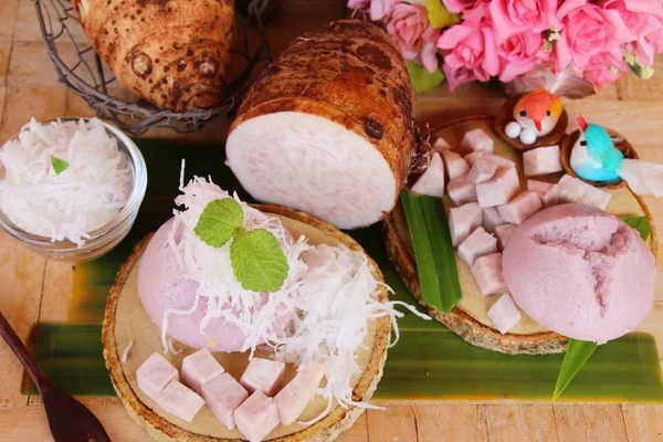 Cevizli tatlı taro kek lezzetli haşlanmış