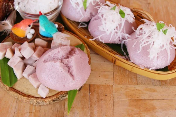 Cevizli tatlı taro kek lezzetli haşlanmış