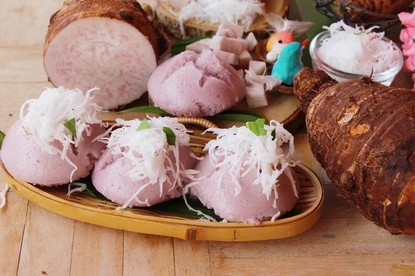 Cevizli tatlı taro kek lezzetli haşlanmış