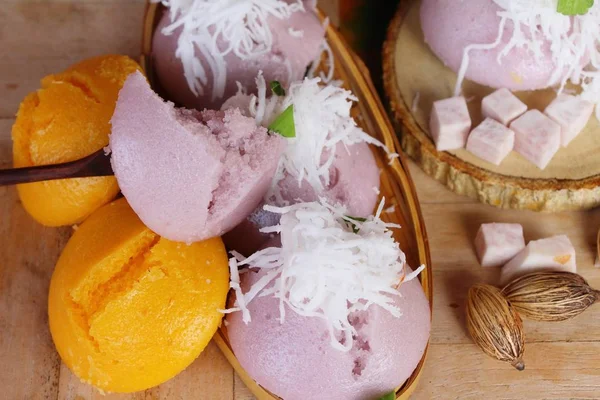 Cevizli tatlı taro kek lezzetli haşlanmış