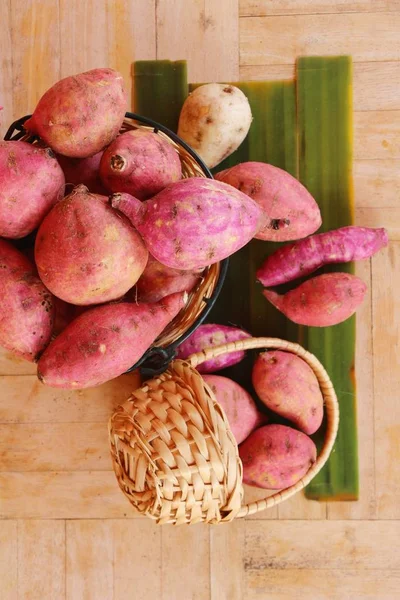 Taze yam ve yemek pişirmek için dilim