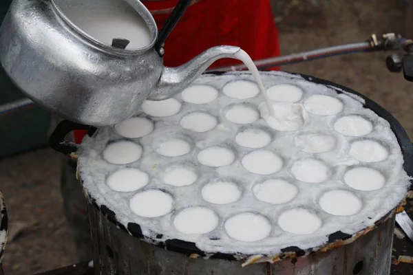 Kokosmelk Meng suiker en meel, Thaise dessert — Stockfoto